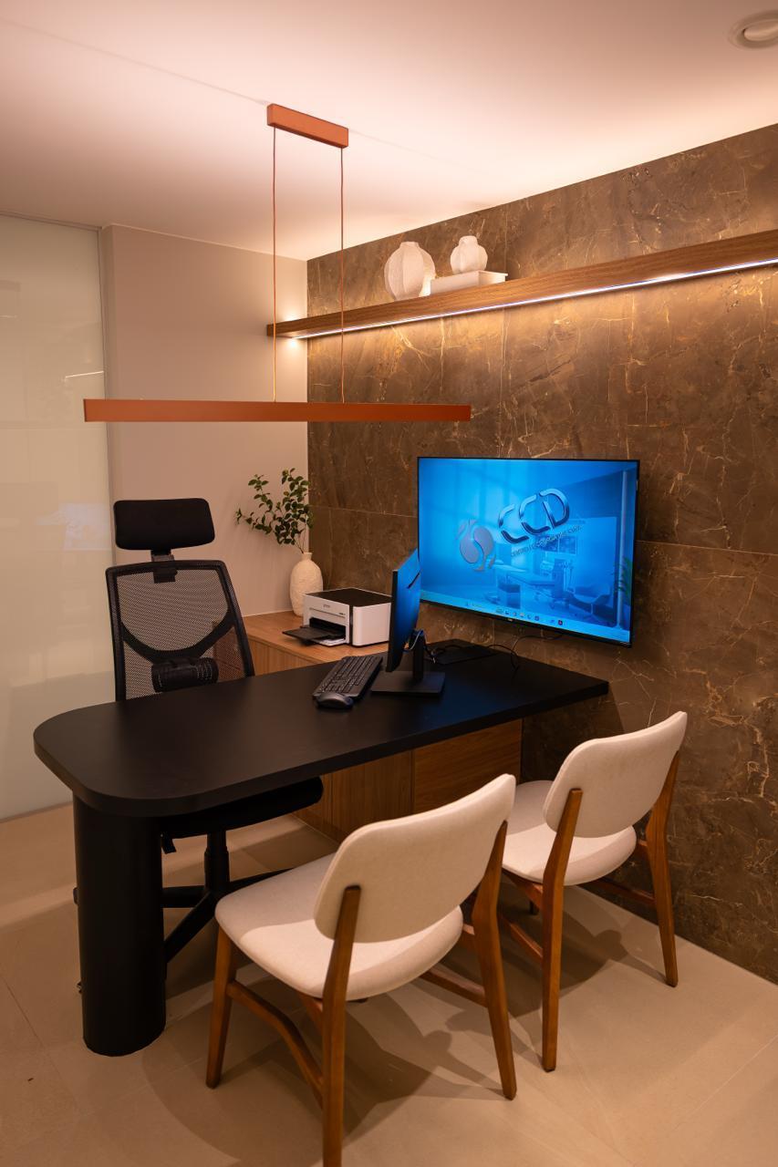 Sala de consulta com parede em mármore